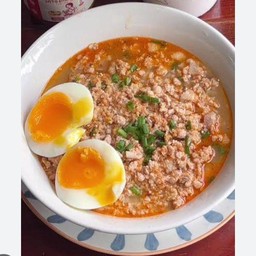 มาม่าต้มยำหมูสับไข่ต้ม