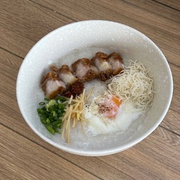 โจ๊กหมูกรอบใส่ไข่