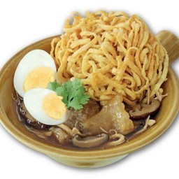 บะหมี่กรอบกระเพาะปลาน้ำแดง