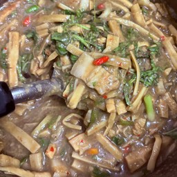 ส้มตำ ซ้อหลิว ตะหลิวบิน