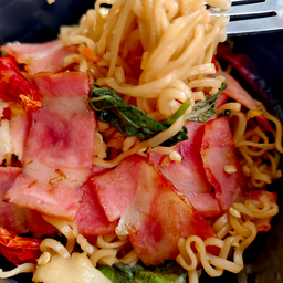 มาม่าผัดเบคอน