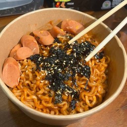 มาม่าเผ็ดเกาหลี ไอ้ต๊ะ