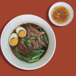 ก๋วยเตี๋ยวขาหมู  (เส้นหมี่ขาว เหลือง เล็ก ใหญ่)