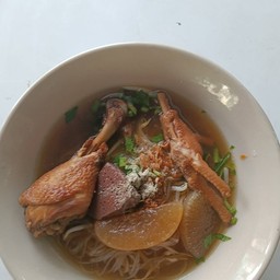 ก๋วยเตี๋ยวไก่ตุ๋น