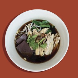 เกาเหลา ( ไก่ ขาหมู ลูกชิ้นหมู )