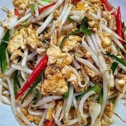 ข้าวราดถั่วงอกผัดไข่
