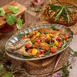 ปลากระพงทอดพริกไทยดำ