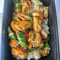 ข้าวหอยแมลงภู่ พริกสดโหระพา