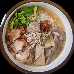ข้าวต้มรวมทุกอย่างใส่ไข่