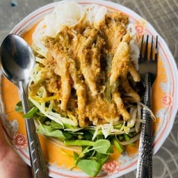 ขนมจีนน้ำยา คุณหญิงญาดา/ข้าวแกง