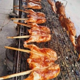 ร้านไก่ย่างวิเชียรบุรีแท้สูตรต้นตำหรับbyพี่ดอลลาร์ ถนนประชาอุทิศ คู่สร้าง ในคลองบางปลากด