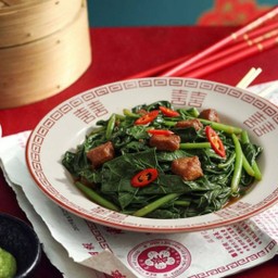 ยอดคะน้าฮ่งกงผัดปลาอินทรีย์เค็มหอม