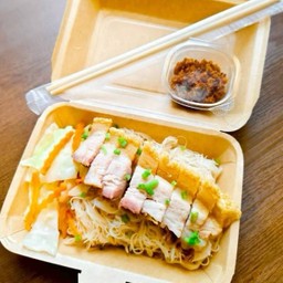 หมี่คลุกหมูกรอบ(เลือกเส้นได้)