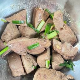 ตับหมูผัดพริกไทยดำ