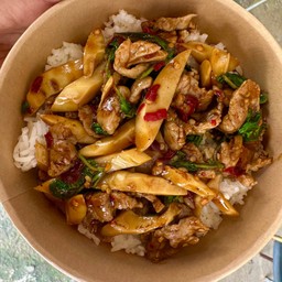 กะเพราเนื้อหน่อไม้