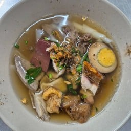 นายตั้ม ต้มเลือดหมู สาขาตลาดเกษตร