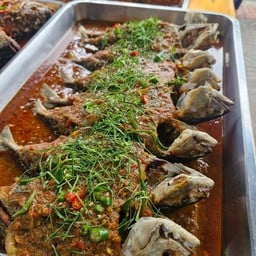 ปลาทูทอดผัดพริกแกง