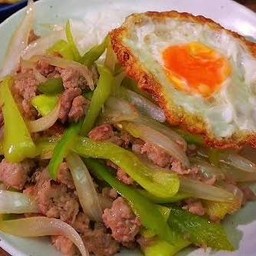 พริกหยวกหมูชิ้นไข่ดาว