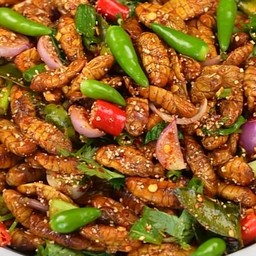 ลาบตัวไหมทอดกรอบแซ่บๆ