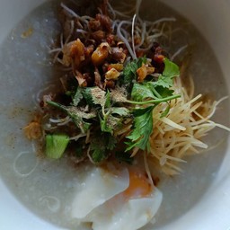 โจ๊กหมูใส่ไข่