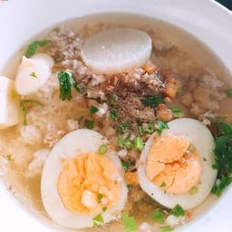 ข้าวต้มหมูบดเต้าหู้ไข่