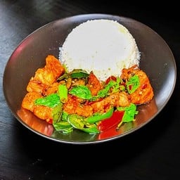 ข้าวราดผัดกะเพราหมูกรอบ