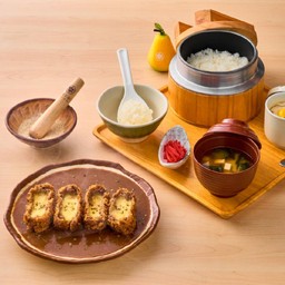 เซตแกงกะหรี่เนื้อบดสอดไส้ชีส