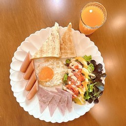 ชุดอาหารเช้า พร้อมน้ำส้ม