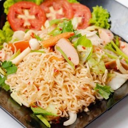 ยำมาม่าหมูสับ