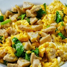 ข้าวหน้าไข่ขยี้หมูยอใบขึ้นฉ่าย