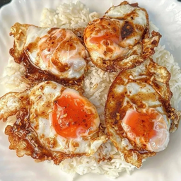 ข้าวไข่ดาว 4 ฟอง +น้ำจิ้มแจ่วสูตรทาง