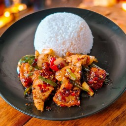 ข้าวราดผัดพริกเผาหมูกรอบ