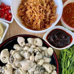 หอยนางรม 100 ตัวชุดใหญ่ พร้อม เครื่องเคียง