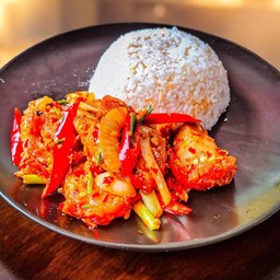 ข้าวราดผัดพริกสดหมูกรอบ