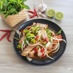 ยำหมูกรอบ