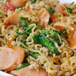 มาม่าผัดกระเพราหมูสับ, ไส้กรอก