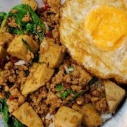 ข้าวหน้ากระเพราหมูสับ,หมูยอ+ไข่ดาว