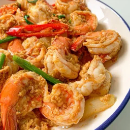 กุ้งขาวผัดผงกระหรี่ พร้อมน้ำจิ้มซีฟู้ด