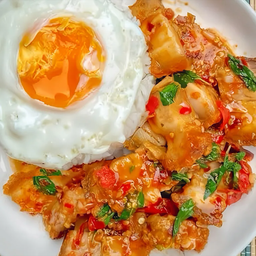 ข้าวกะเพราหมูกรอบไข่ดาว