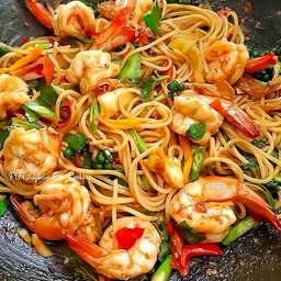 สปาเก็ตตี้ผัดกะเพรากุ้ง