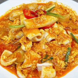 ปลาหมึกผัดผงกระหรี่