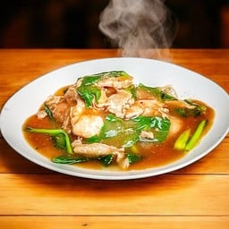 ก๋วยเตี๋ยวราดหน้าหมูนุ่ม