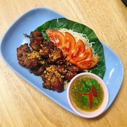 เนื้อทูน่าทอดกระเทียมพริกไทย