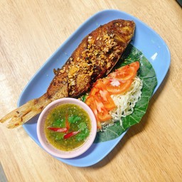 ปลาทรายแดงทอดขมิ้น / 1 ตัว