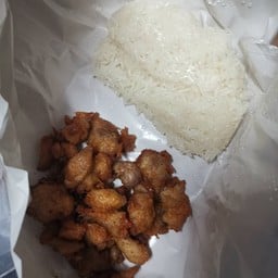 ข้าวเหนียวหมูทอด ไก้ทอด ตลาดเฟิร์สวัน