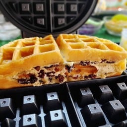 ขนมปังวาฟเฟิ้ลไส้ล้น