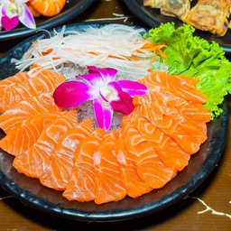 salmon sashimi แซลม่อนซาซึมิ 200 กรัม พร้อมน้ำจิ้มซีฟู้ดสูตรเด็ด