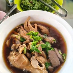 ก๋วยเตี๋ยวไก่ ทรัพย์บ่อเงิน