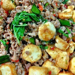 กะเพราหมูสับเต้าหู้ไข่