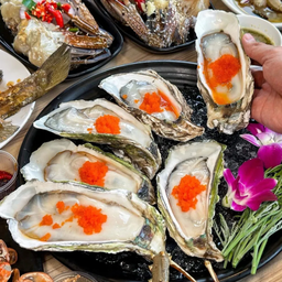 หอยนางรมฝาใหญ่ พร้อมไข่กุ้ง 5 ตัว